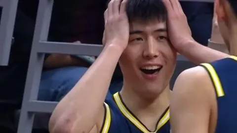 国际奥委会副主席职位花落贝克尔-维厄，央视新闻客户端同步报道